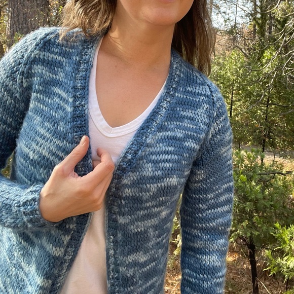 100% Merino Wool Hand knit Cardigan size small, made in the color Seaside :) - Picture 2 of 10